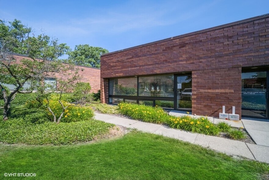 Primary Photo Of 666 Dundee Rd, Northbrook Medical For Lease