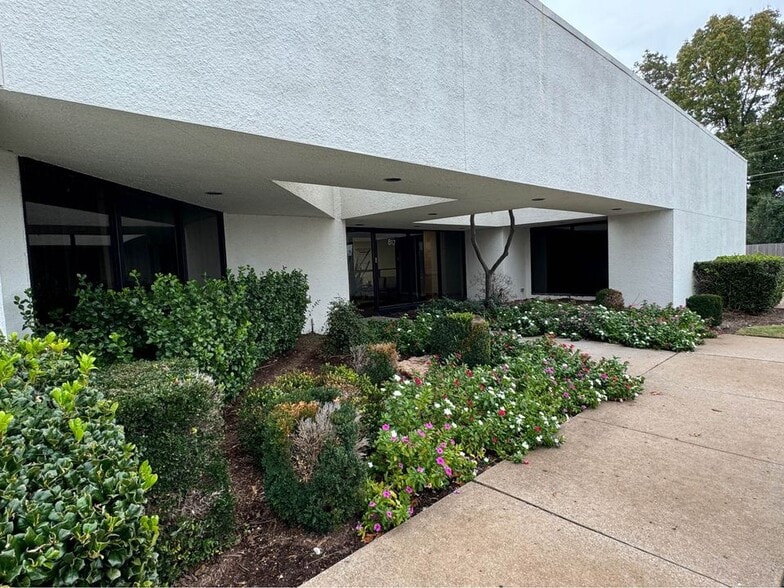 Primary Photo Of 817 S Elm Pl, Broken Arrow Medical For Lease