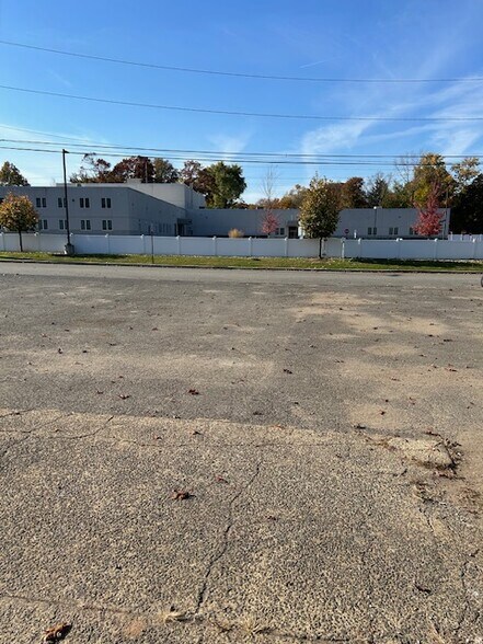 More Photos Of 147 Walnut St, Northvale Warehouse For Lease