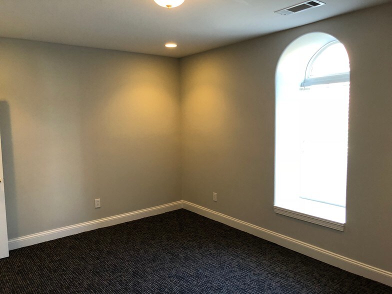 More Photos Of 4 S Tennessee St, Cartersville Office For Lease