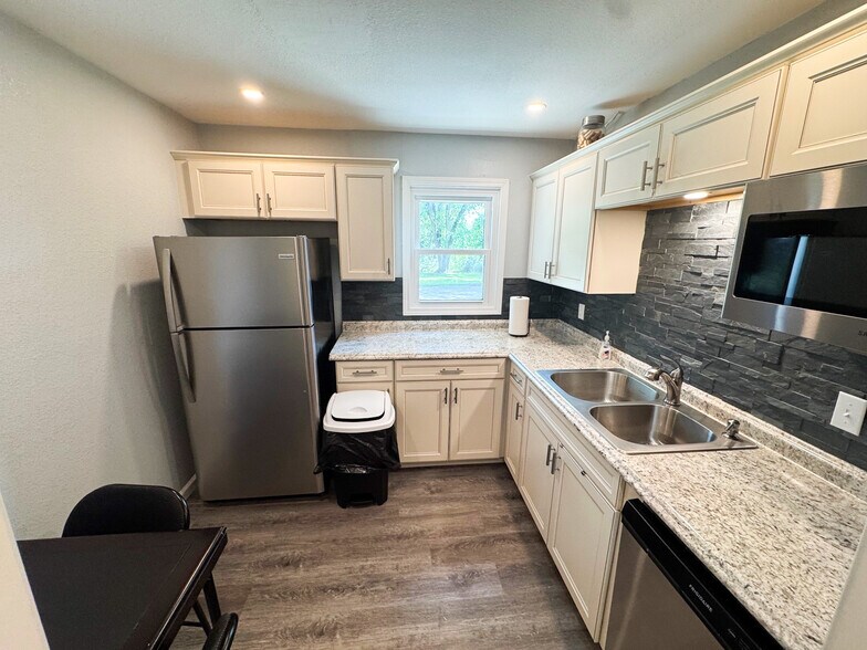 More Photos Of 2001 W Washington St, Broken Arrow Office For Sale