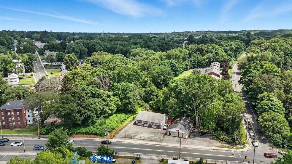 More Photos Of 25 Yelle St, Chicopee Auto Repair For Sale