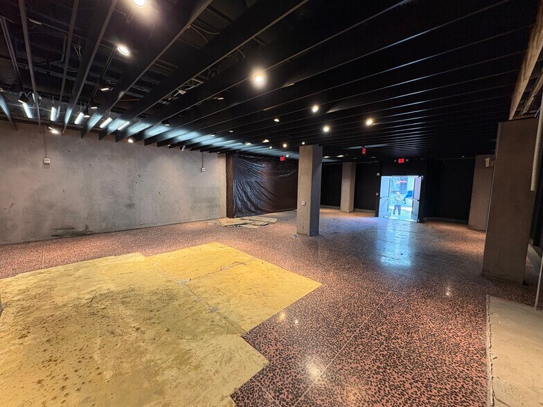 More Photos Of 215 W 9th St, Los Angeles Apartments For Lease