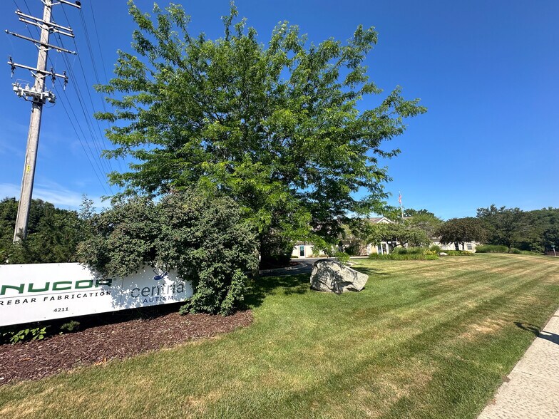 More Photos Of 4211 Division Ave, Comstock Park Office For Sale