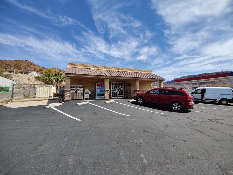 More Photos Of 3303 N Highway 95, Parker Service Station For Sale