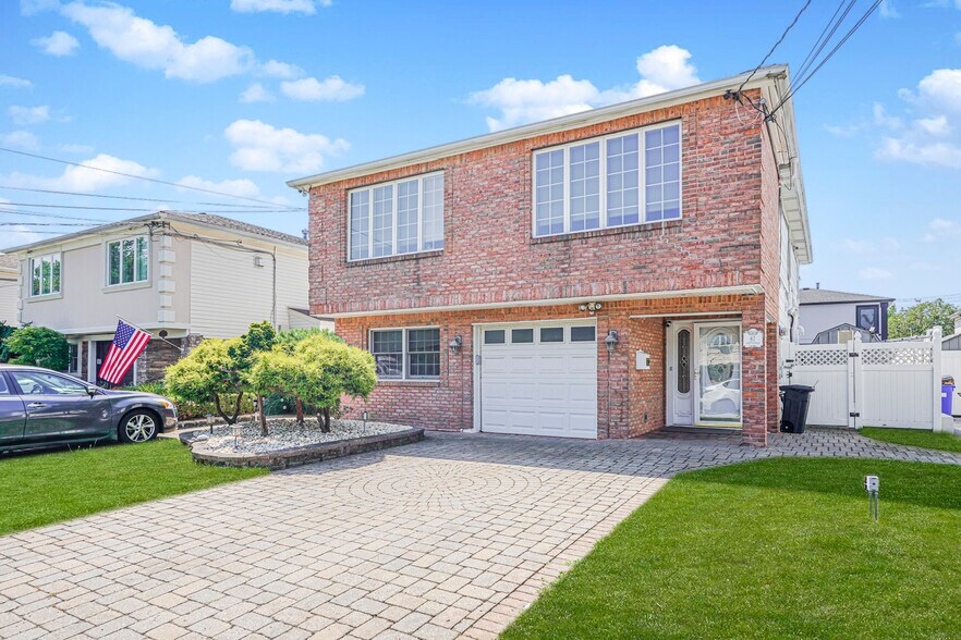 Primary Photo Of 87 Amsterdam Ave, Staten Island Apartments For Sale