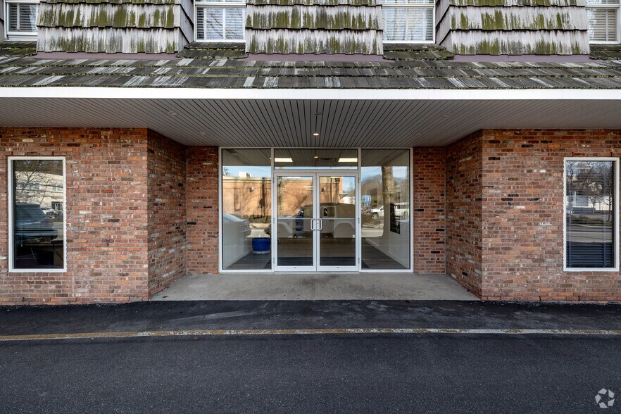 More Photos Of 333 Glen Head Rd, Old Brookville Office For Lease