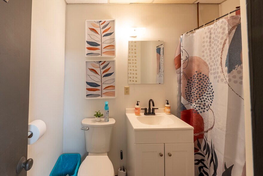 More Photos Of 1785 Georgia Rd, Franklin Freestanding For Sale