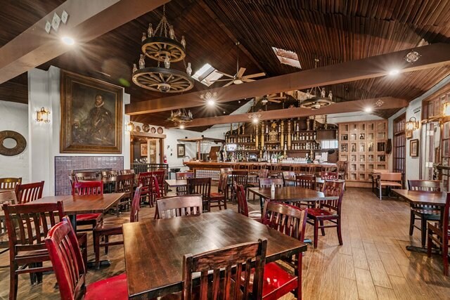 More Photos Of 900 W Riverside Dr, Burbank Restaurant For Sale