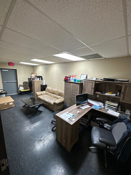 More Photos Of 2118 E Abram St, Arlington Auto Dealership For Lease