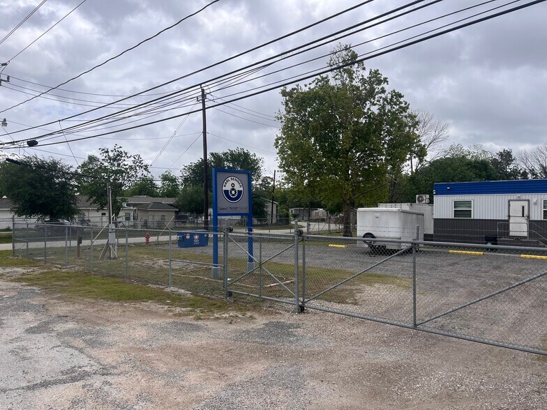 More Photos Of 16432 Market St, Channelview Land For Sale