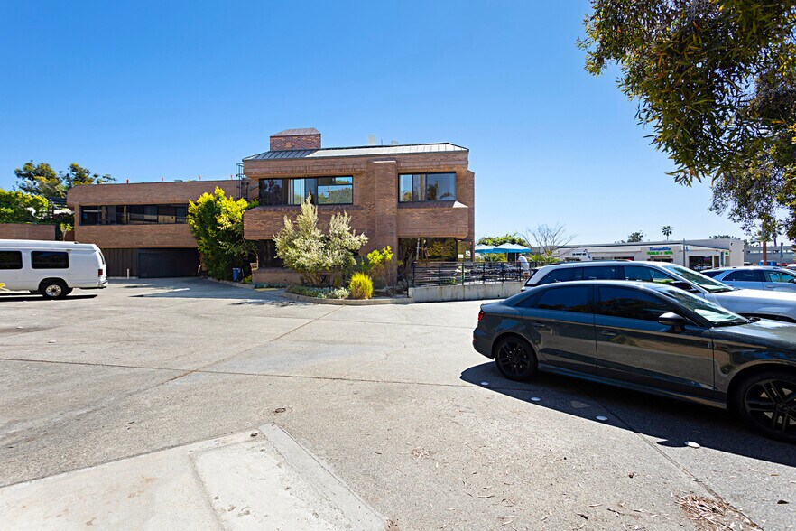 More Photos Of 915 Camino del Mar, Del Mar Office Residential For Lease