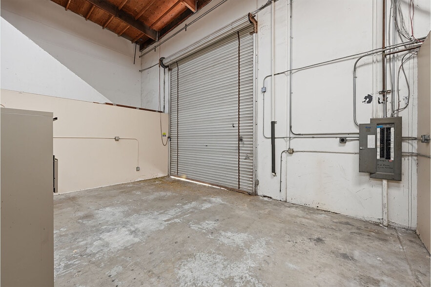 More Photos Of 7755 Arjons Dr, San Diego Warehouse For Sale