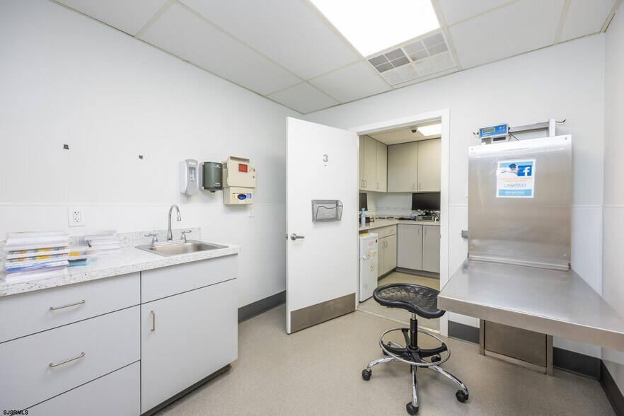 More Photos Of 535 Maple Ave, Linwood Veterinarian Kennel For Lease