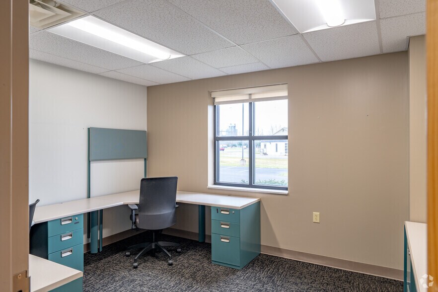 More Photos Of 26 Steele Ave, Arcade Office For Lease