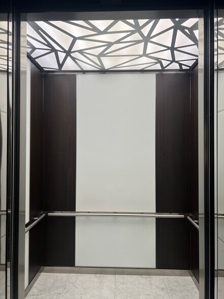 More Photos Of 550 W Washington Blvd, Chicago Office For Lease