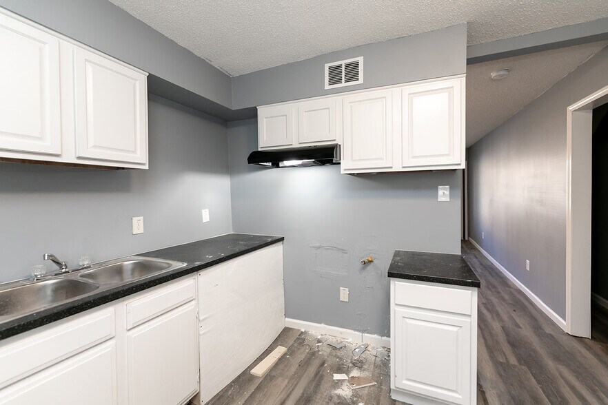 More Photos Of 3081 St. Charles Dr, Memphis Apartments For Sale