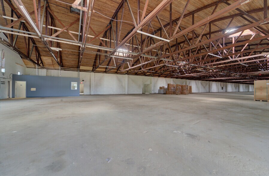 More Photos Of 110 McCauley Dr, Timberville Warehouse For Sale