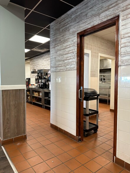 More Photos Of 102 E Park St, Taylorville Freestanding For Sale