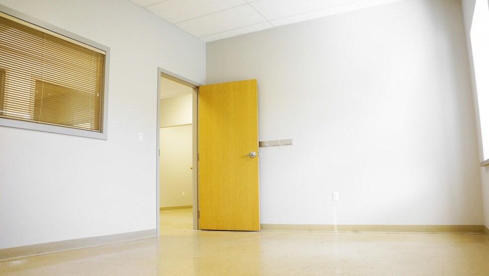 More Photos Of 1 Commercial St, Branford Warehouse For Lease