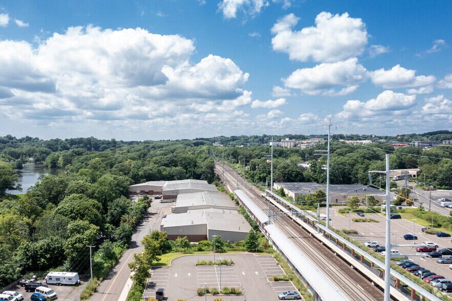 More Photos Of 115 Hood Ter, West Haven Warehouse For Lease