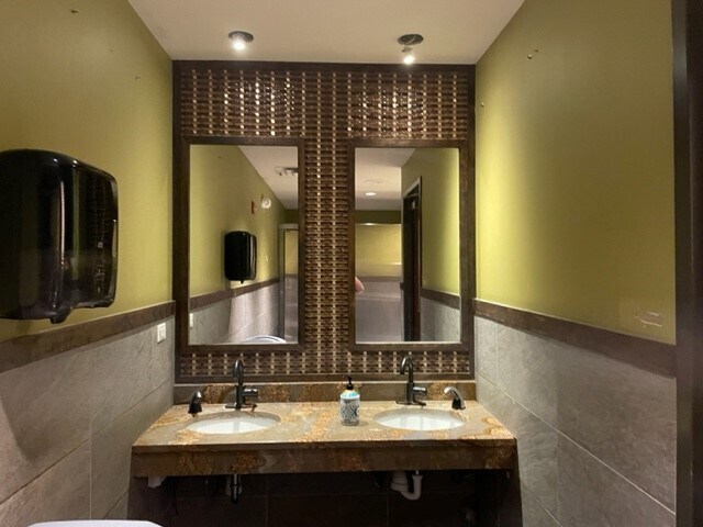 More Photos Of 649 Lake Cook Rd, Deerfield Restaurant For Lease
