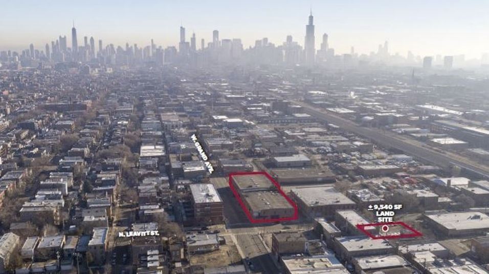 More Photos Of 2145 W Grand Ave, Chicago Showroom For Lease