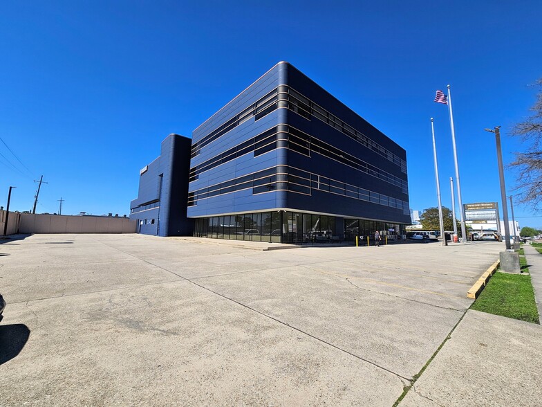 Primary Photo Of 3200 Ridgelake Dr, Metairie Office For Lease