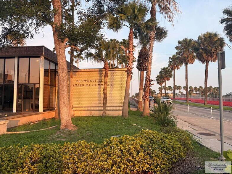 More Photos Of 1600 University Blvd, Brownsville Office For Sale