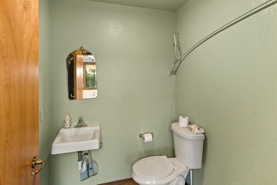 More Photos Of 110 Oak Creek Blvd, Sedona Specialty For Sale