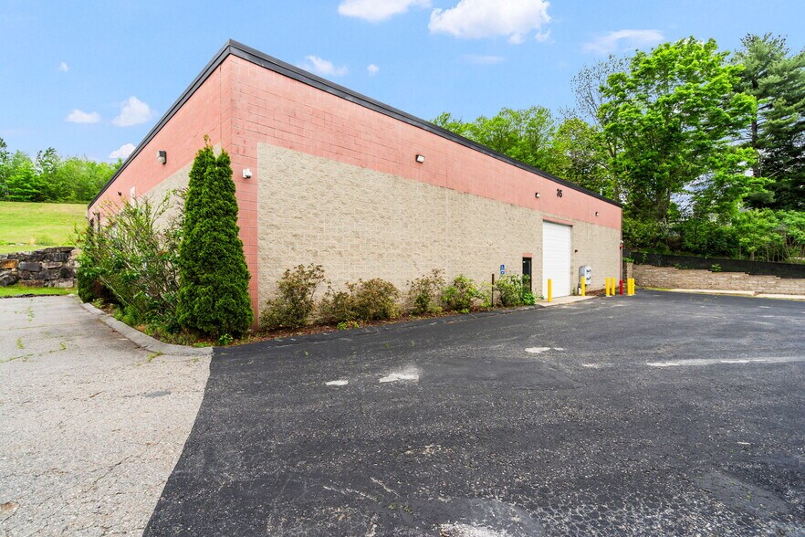 More Photos Of 35 Mill Street Central, Marlborough Warehouse For Lease