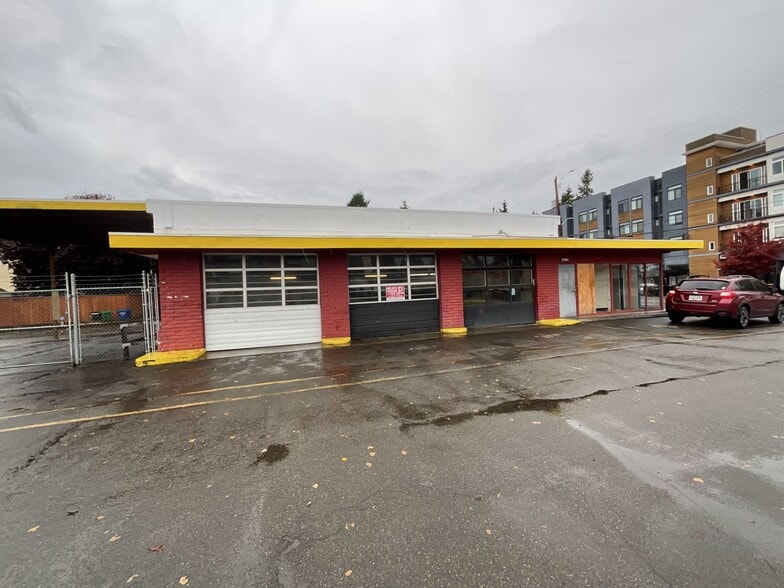 Primary Photo Of 10735 Aurora Ave N, Seattle Auto Repair For Sale