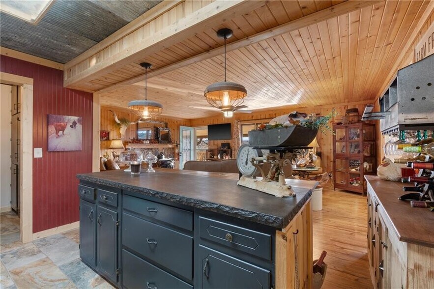 More Photos Of 1387 County Road 306, Berryville Hospitality For Sale