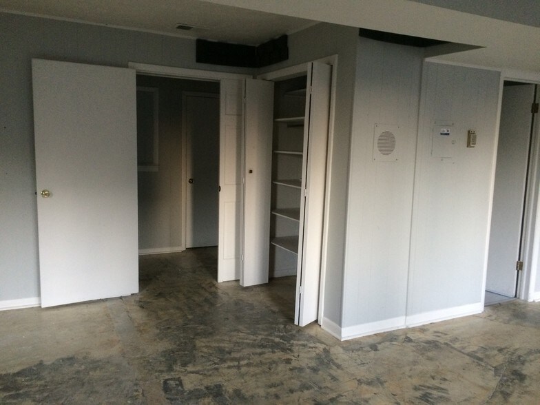 More Photos Of 740 E 52nd St, Indianapolis Office For Lease