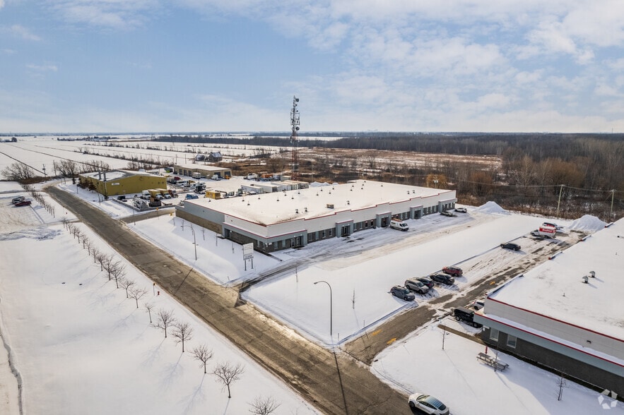 More Photos Of 1620 Rue Louis-Blériot, Boucherville Warehouse For Lease