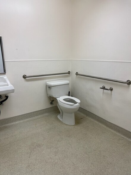 More Photos Of 13687 Camino Canada, El Cajon Unknown For Lease