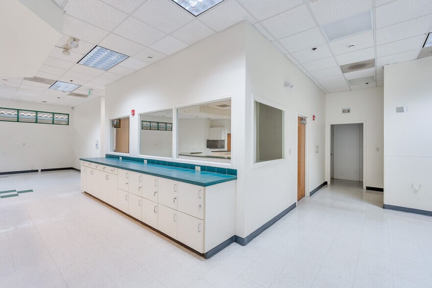 More Photos Of 222 I St, Los Banos Office For Lease