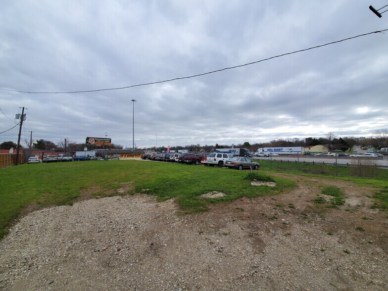 More Photos Of 410 W Elmore Ave, Dallas Auto Dealership For Sale