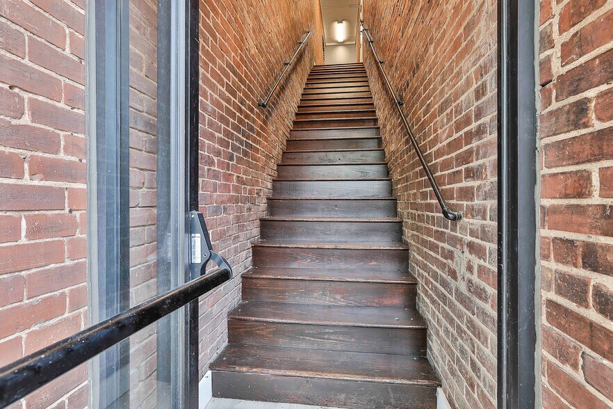 More Photos Of 6-8 E Court Sq, Newnan Medical For Lease