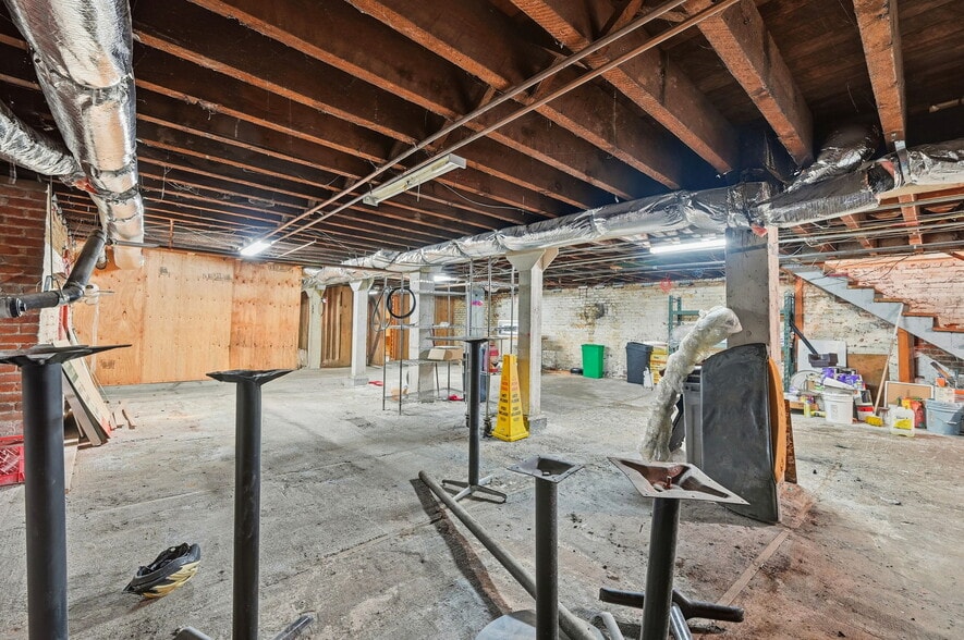 More Photos Of 1037 Valencia St, San Francisco General Retail For Lease