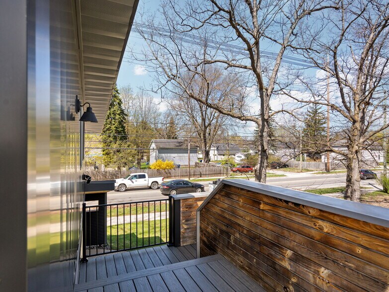 More Photos Of 1323 Cass St, Traverse City Flex For Sale