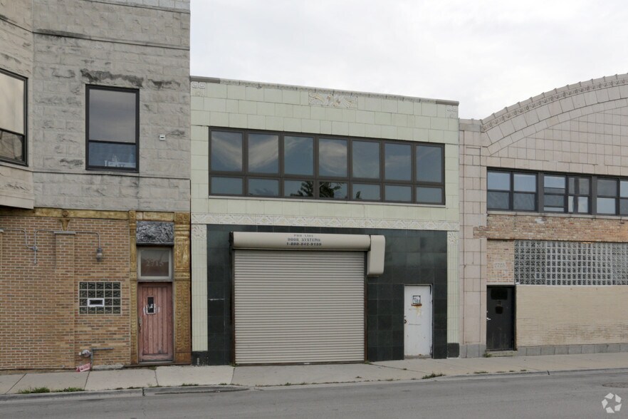 More Photos Of 2717 W Madison St, Chicago Flex For Lease