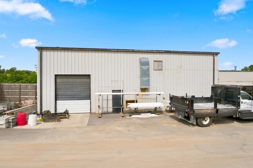 More Photos Of 6115 Robertson Ave, Nashville Warehouse For Lease