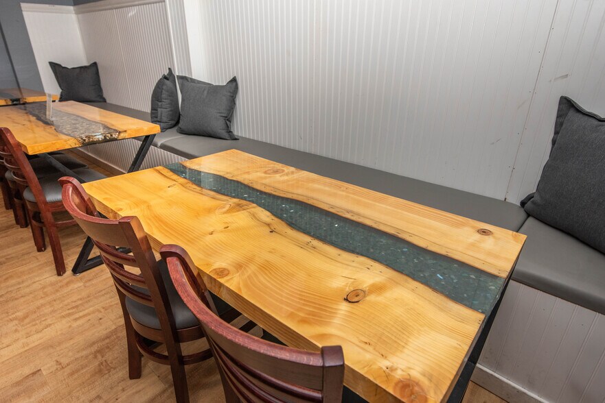 More Photos Of 932 Wyoming Ave, Scranton Bar For Sale