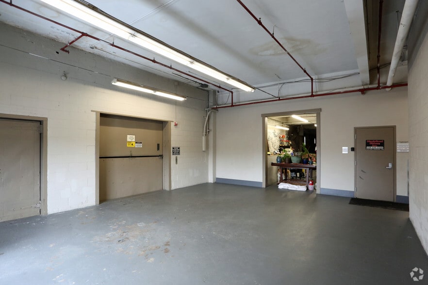 More Photos Of 71 Linden St, Lynn Warehouse For Lease