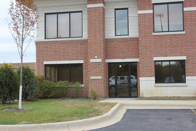 1601 E Main St, Saint Charles, IL 60174 For Lease