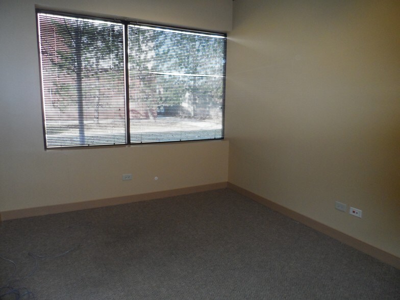 More Photos Of 935 Lakeview Pky, Vernon Hills Office For Lease