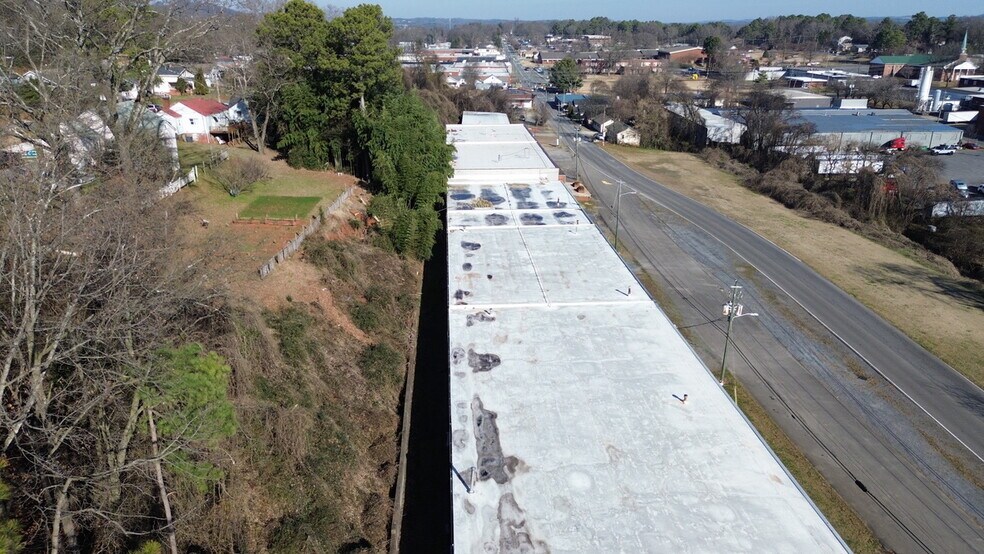 More Photos Of 414 3rd ave, Dalton Warehouse For Lease