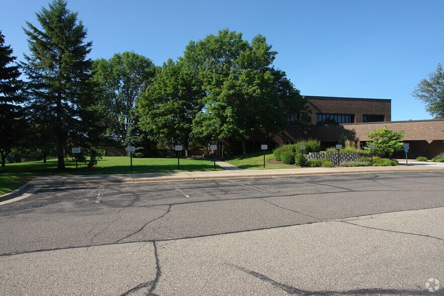 More Photos Of 14615 Lone Oak Rd, Eden Prairie Office For Sale