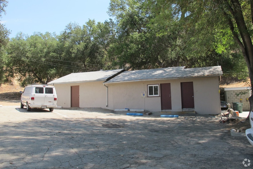 More Photos Of 13136 Sierra Hwy, Santa Clarita Specialty For Sale